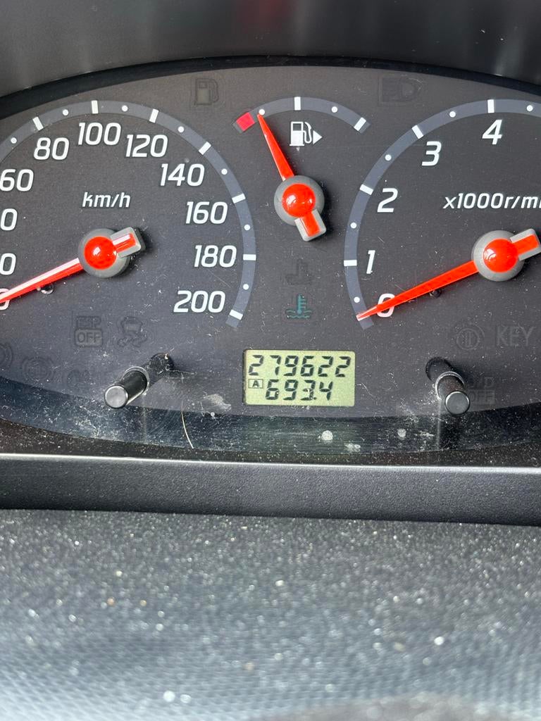 Nissan Micra 1.2 59KW 3DR 2004 Rood, Voorwielaandrijving, Stof, 31 €/maand, 4 cilinders