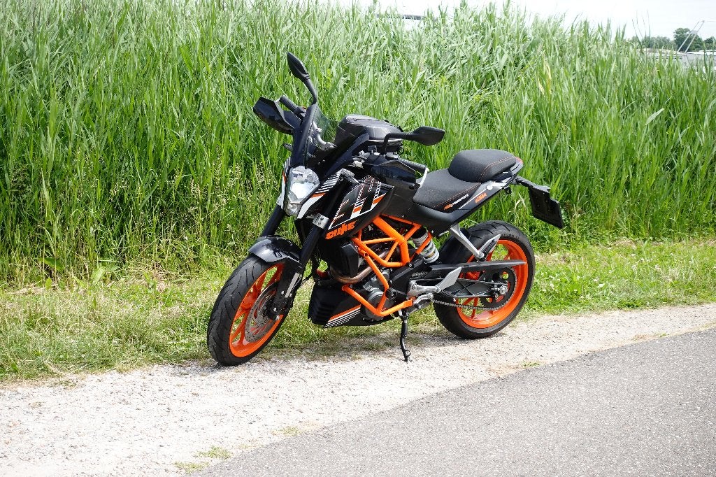 Te koop KTM Duke 390 met diverse accesoires, Motoren, Nieuw, Particulier, 373 cc, Minimaal motorrijbewijs A2