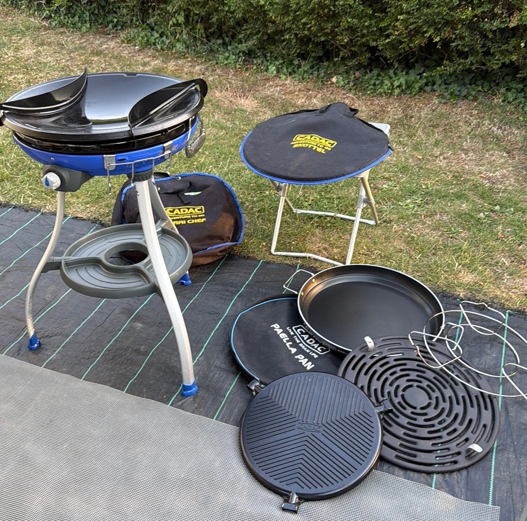 Cadac carri shef skottelbraai compleet met alle accessoires., Caravans en Kamperen, Kampeeraccessoires, Ophalen, Zo goed als nieuw