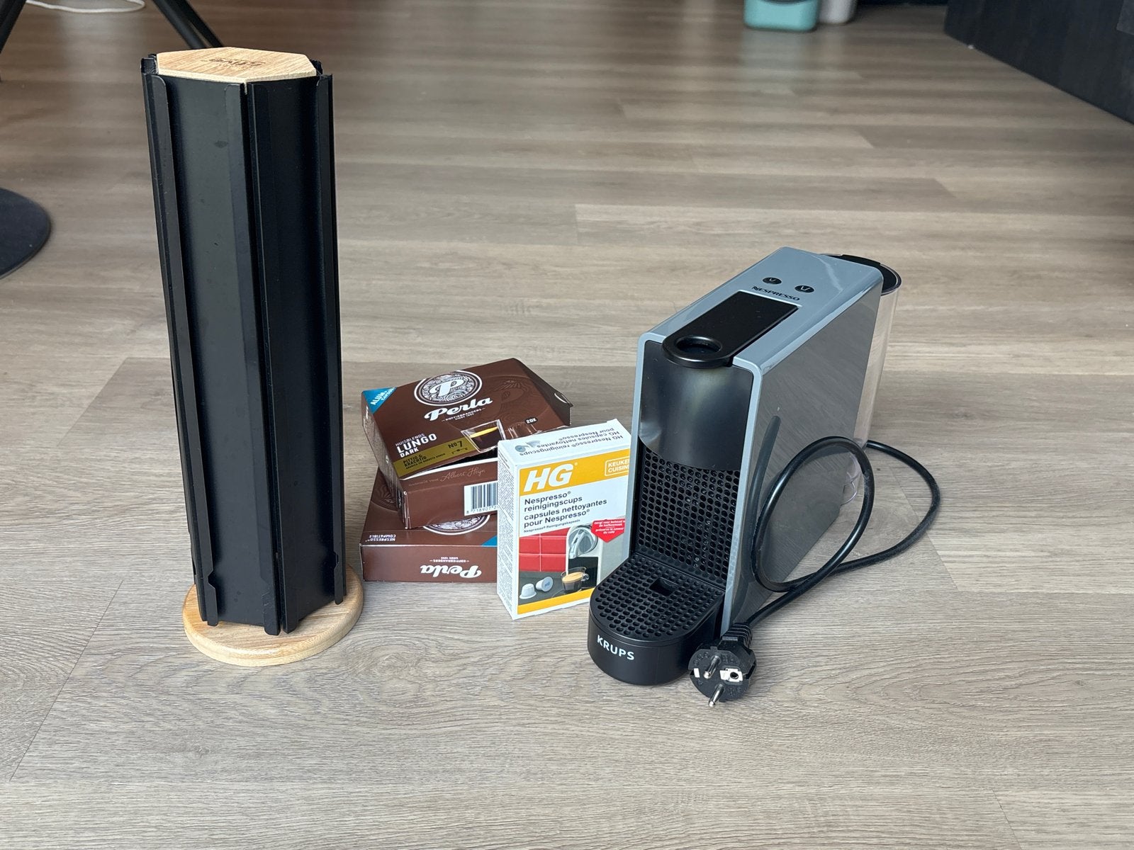 Nespresso Krups koffiemachine met cups en cuphouder, Verzenden, Gebruikt, Koffiemachine, Koffiepads en cups