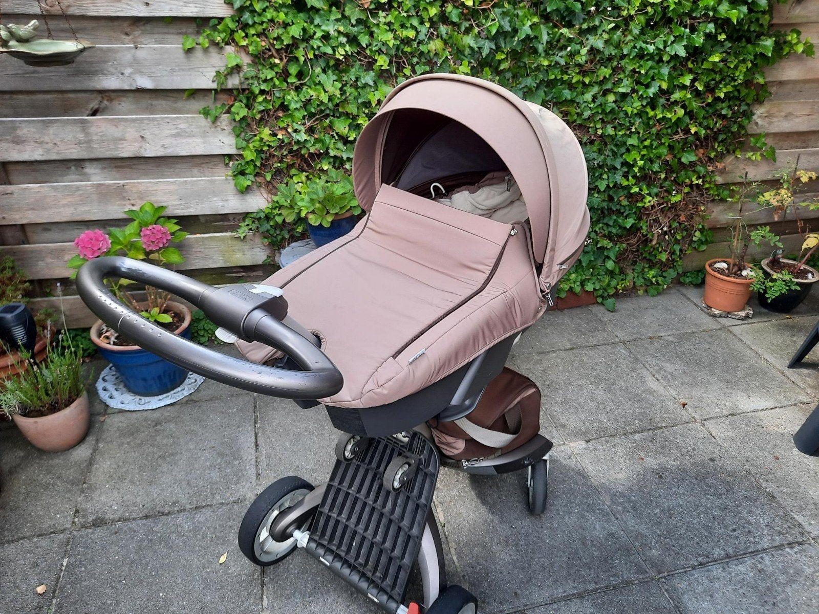 Stokke Kinderwagen: Compleet voor 0-4 jaar met accessoires, Gebruikt, Combiwagen, Met reiswieg, Ophalen