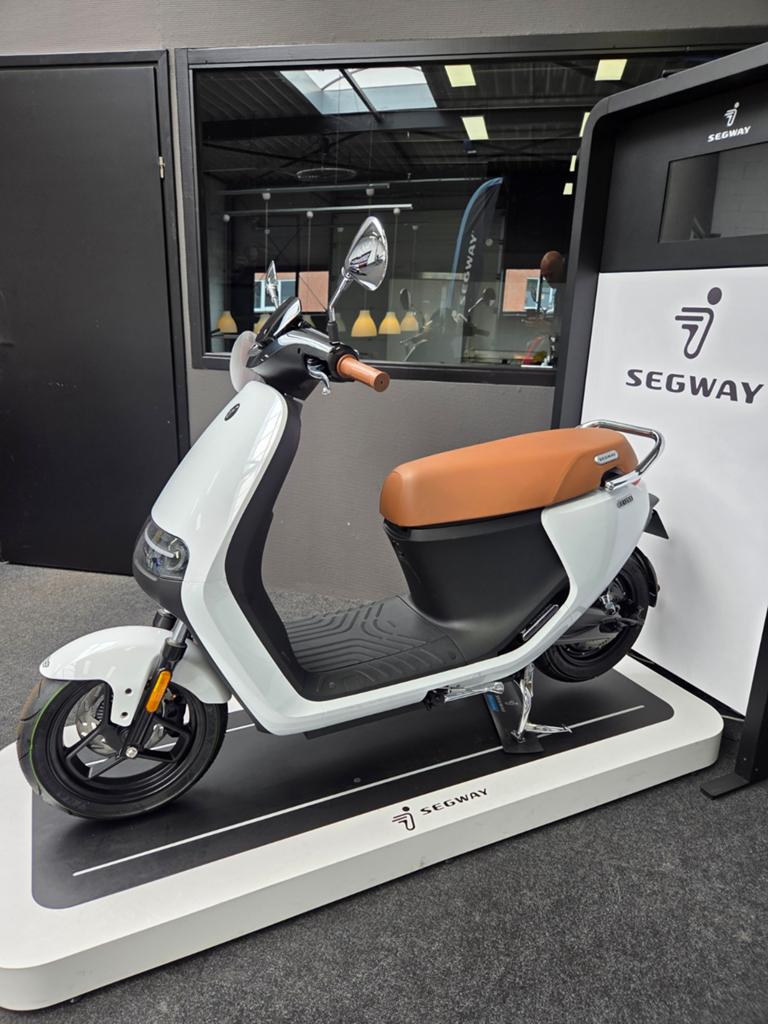 Segway E125 Elektrische Scooter Nieuw!!, Maximaal 45 km/u, Elektrisch, Nieuw, Ophalen of Verzenden