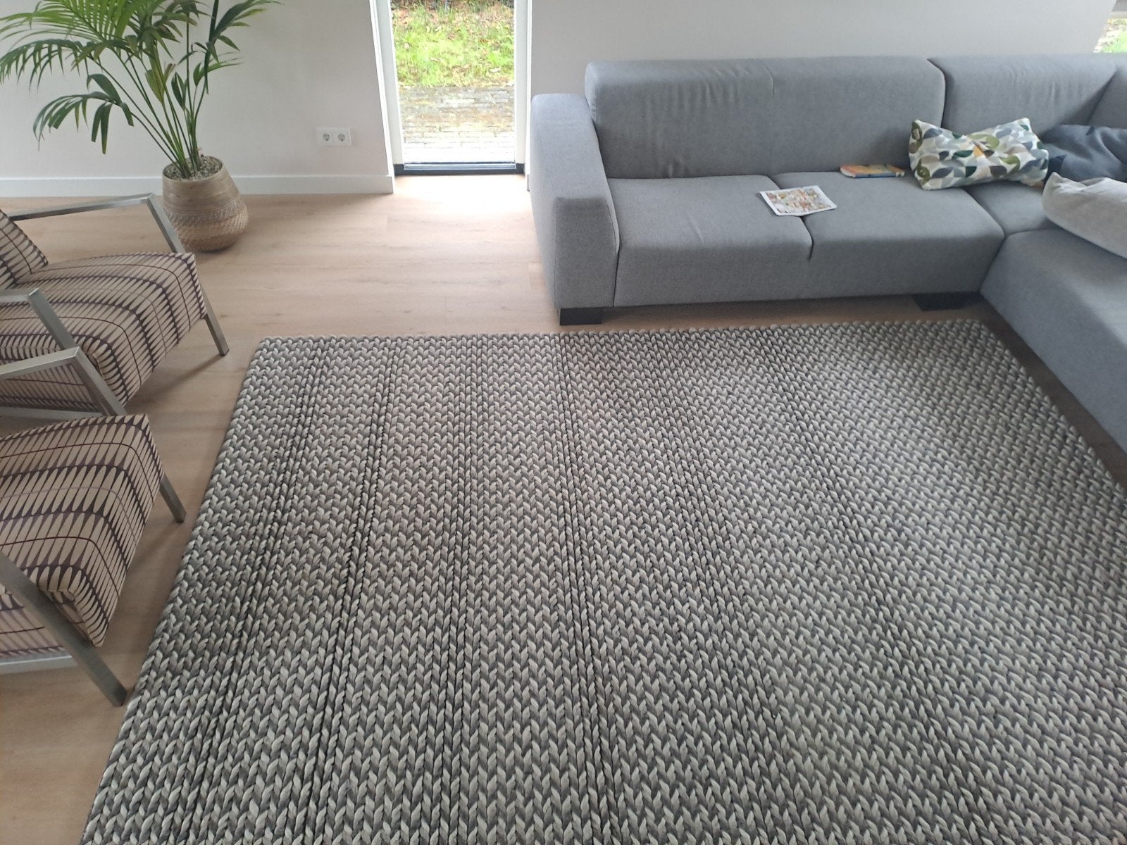 Geknoopt wollen vloerkleed, Huis en Inrichting, Stoffering | Tapijten en Kleden, Ophalen, Gebruikt, 200 cm of meer, Grijs