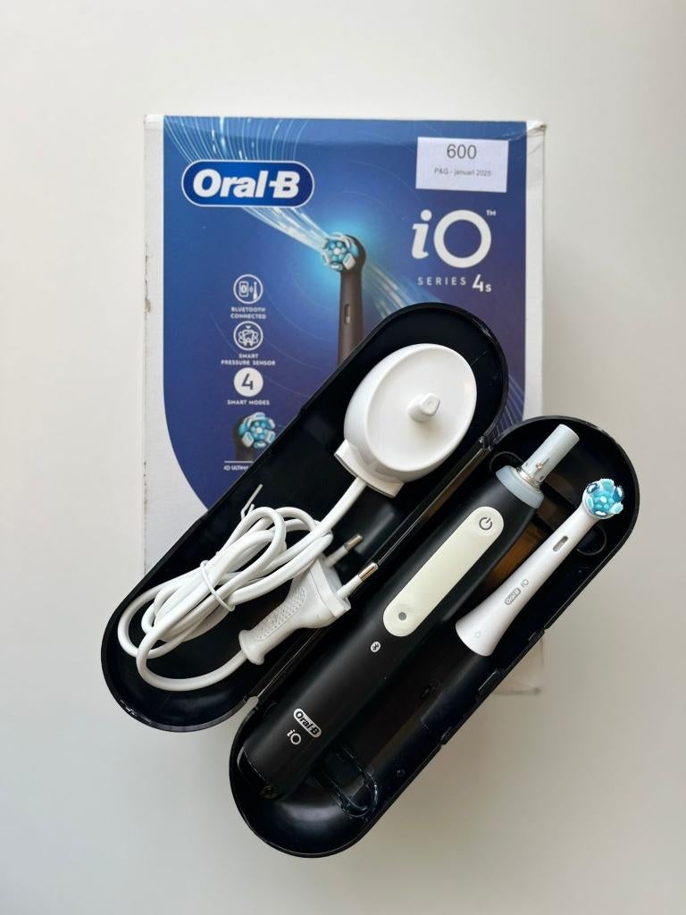 Oral B IO 4 zwart met doos en accessoires 1 jaar garantie, Sieraden, Tassen en Uiterlijk, Uiterlijk | Mondverzorging, Weena 10