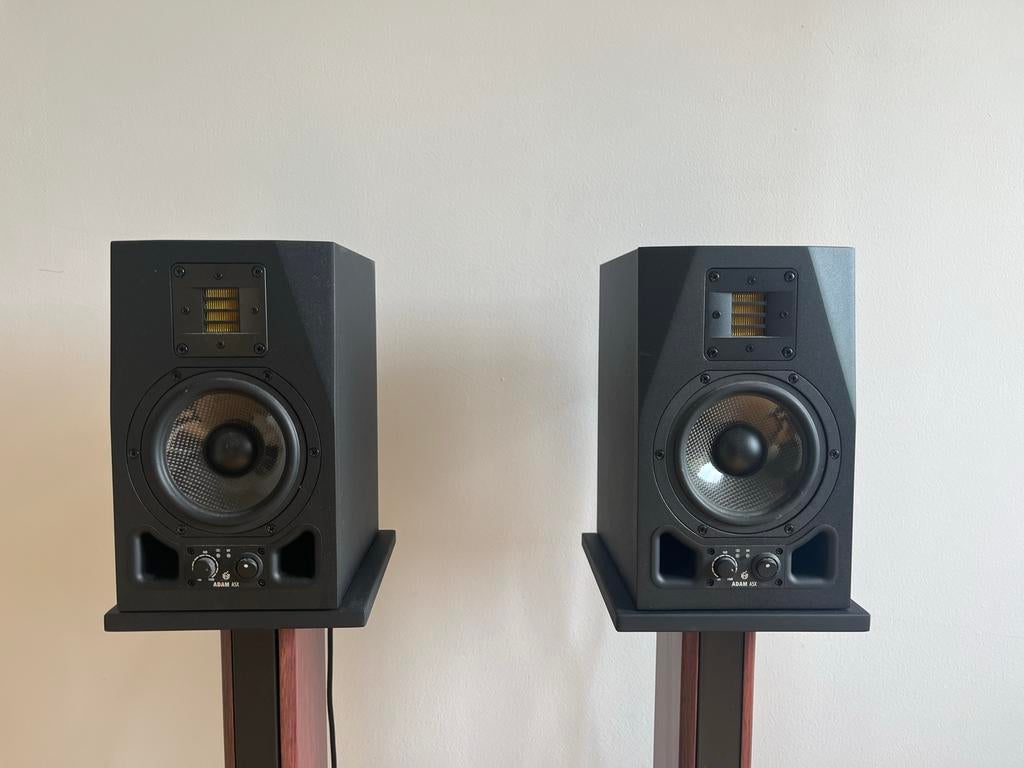 Adam A5X Studio Monitoren –incl. Inox Statieven & XLR-kabels, Zo goed als nieuw, 60 tot 120 watt, Front, Rear of Stereo speakers