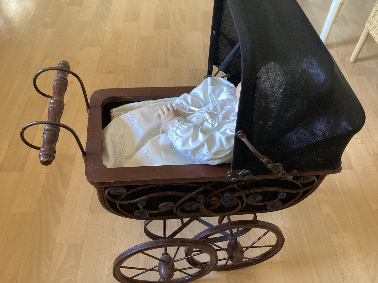 Prachtige antieke poppenwagen incl. Pop, Antiek en Kunst, Ophalen