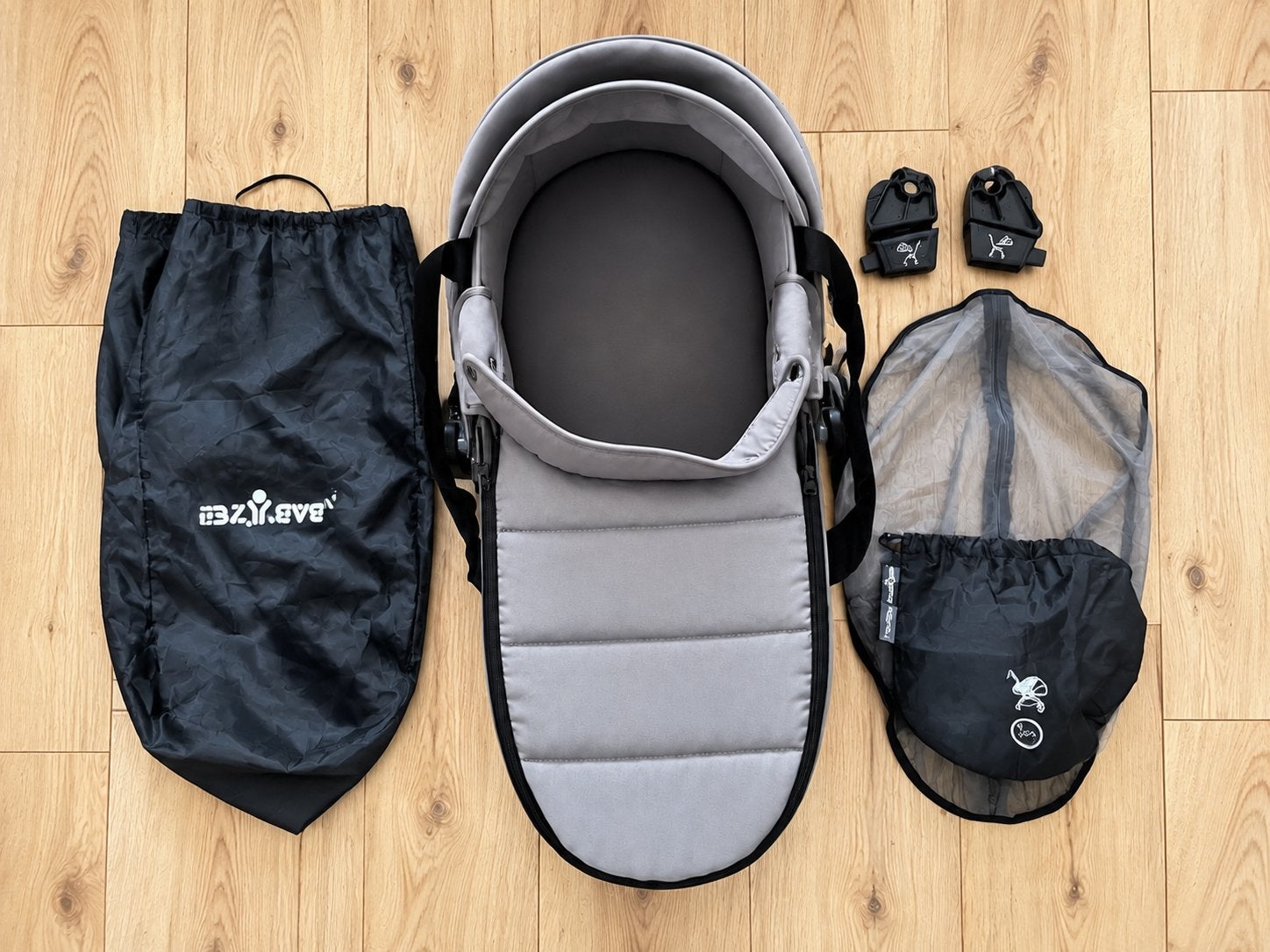 BabyzenYOYO Reiswieg/ Bassinet– Grijs + Adapters & Muggennet, Kinderen en Baby's, Ophalen, Zo goed als nieuw, Kinderwagen, Overige merken