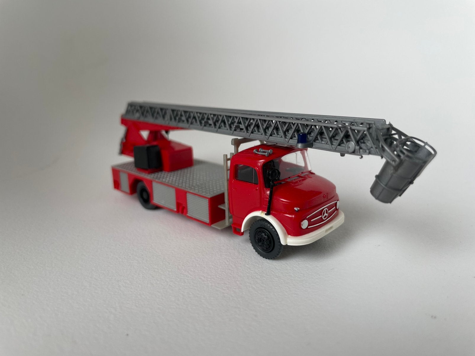 model Mercedes Benz MB Kurzhauber ladderwagen 1/87 (Wiking?), Ophalen of Verzenden, Gebruikt, Bus of Vrachtwagen