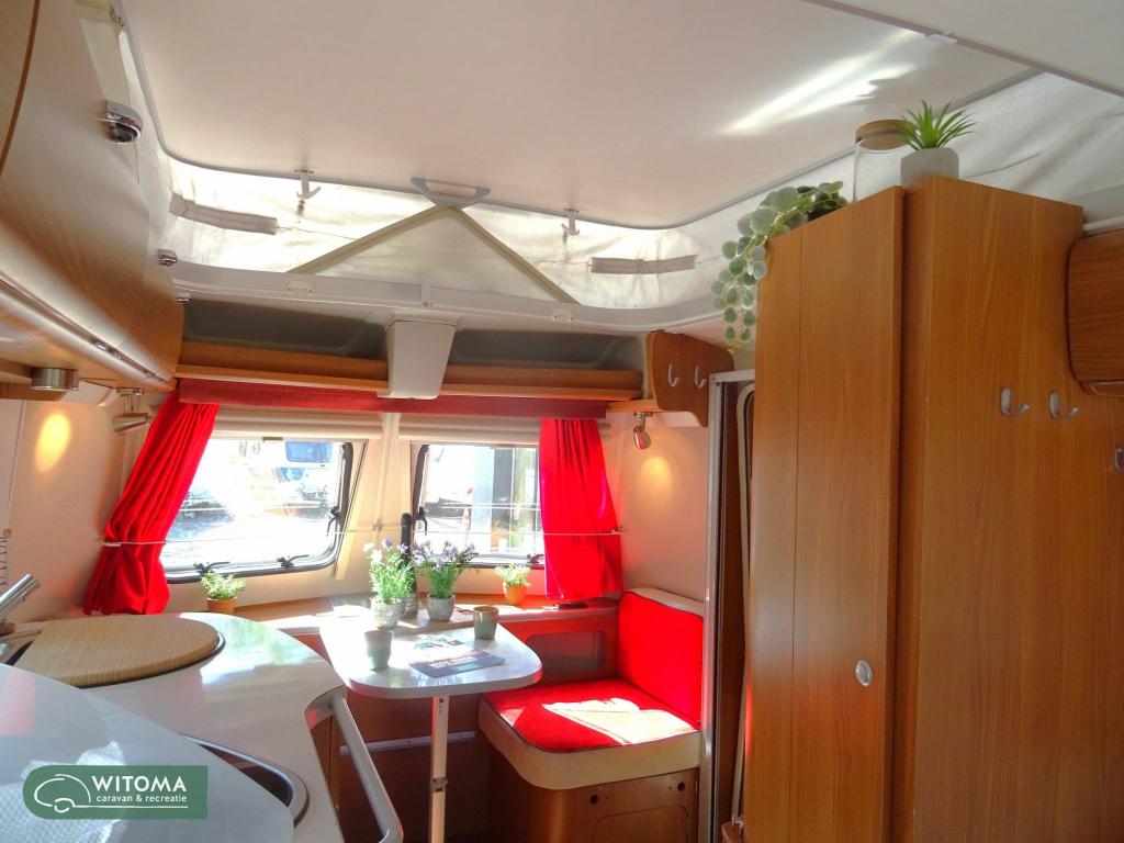 Eriba Touring Familia 310 Forever young, Caravans en Kamperen, Schokbreker, Eriba, Tot 4 meter, Dwarsbed