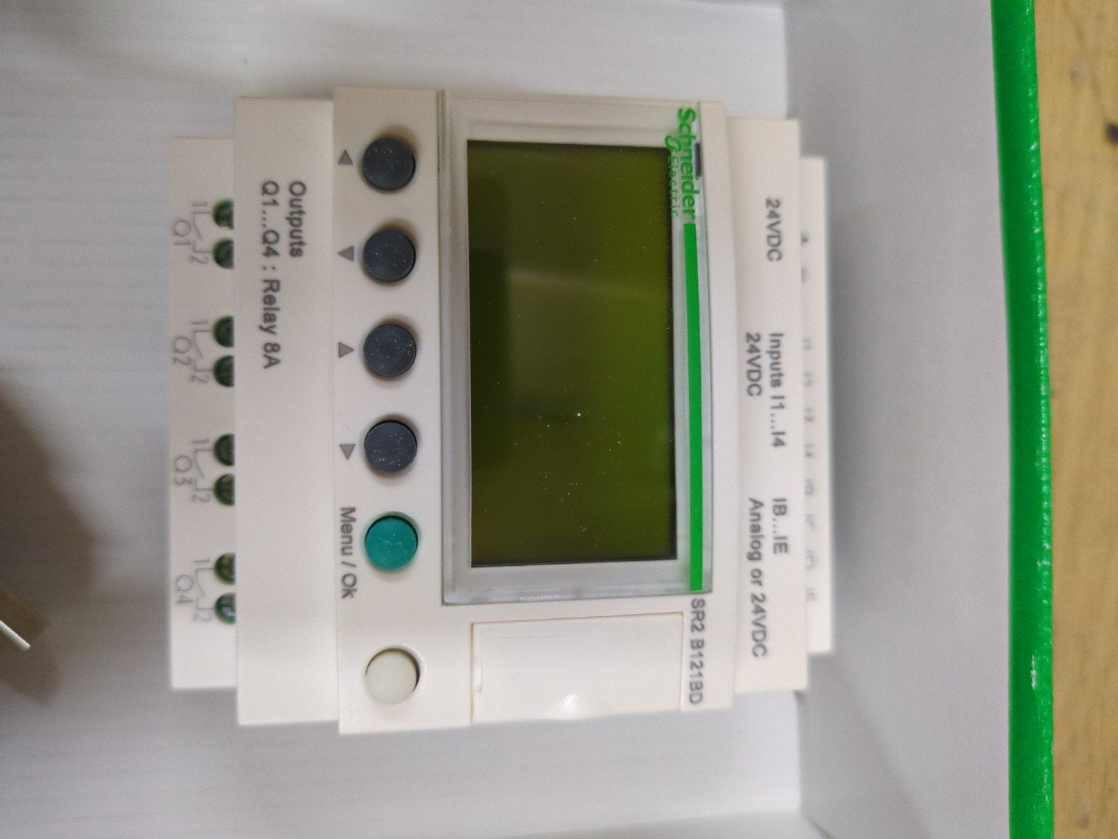 Schneider Electric Zelio Logic SR2 PACKBD PLC Starter Kit, Hobby en Vrije tijd, Elektronica-componenten, Ophalen of Verzenden