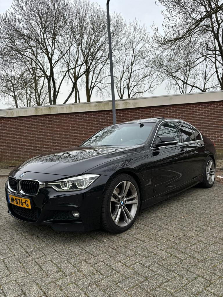 BMW 3-Serie 330e Iperformance 252pk Aut 2016 Zwart, 1998 cc, Achterwielaandrijving, Beige, Zwart