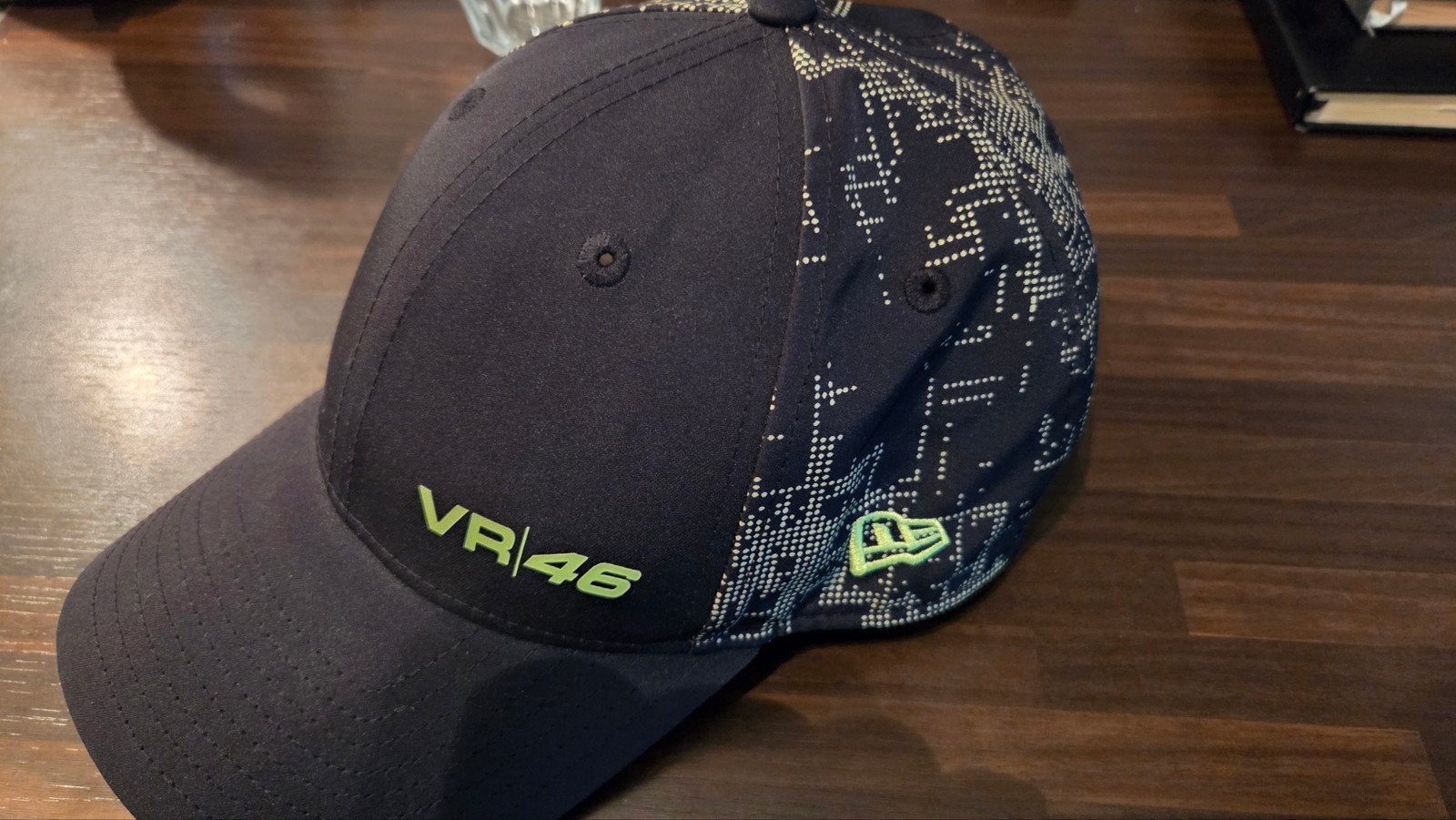 VR46 New Era 9FORTY Pet - Zwart/Geel, Kleding | Heren, Hoeden en Petten, Nieuw, Pet, New Era, One size fits all