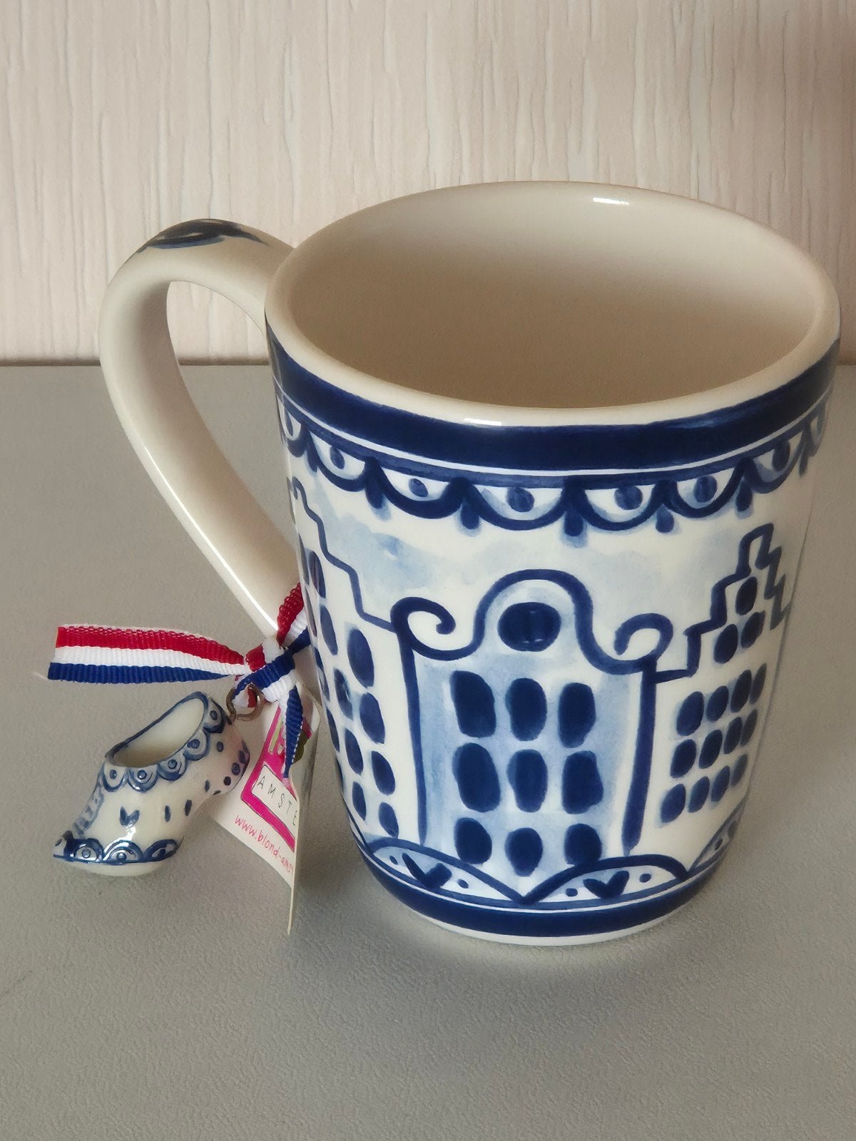 Blond Amsterdam Delfts Blauw mok met klompje, Huis en Inrichting, Blond Amsterdam, Nieuw, Ophalen of Verzenden, Steen/keramiek