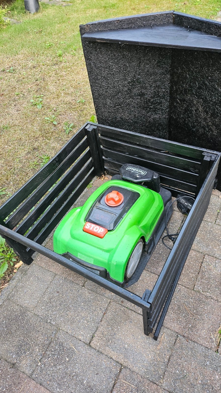 robotmaaier Florabest met laadstation garage accu zwak,, Tuin en Terras, Ophalen, Gebruikt