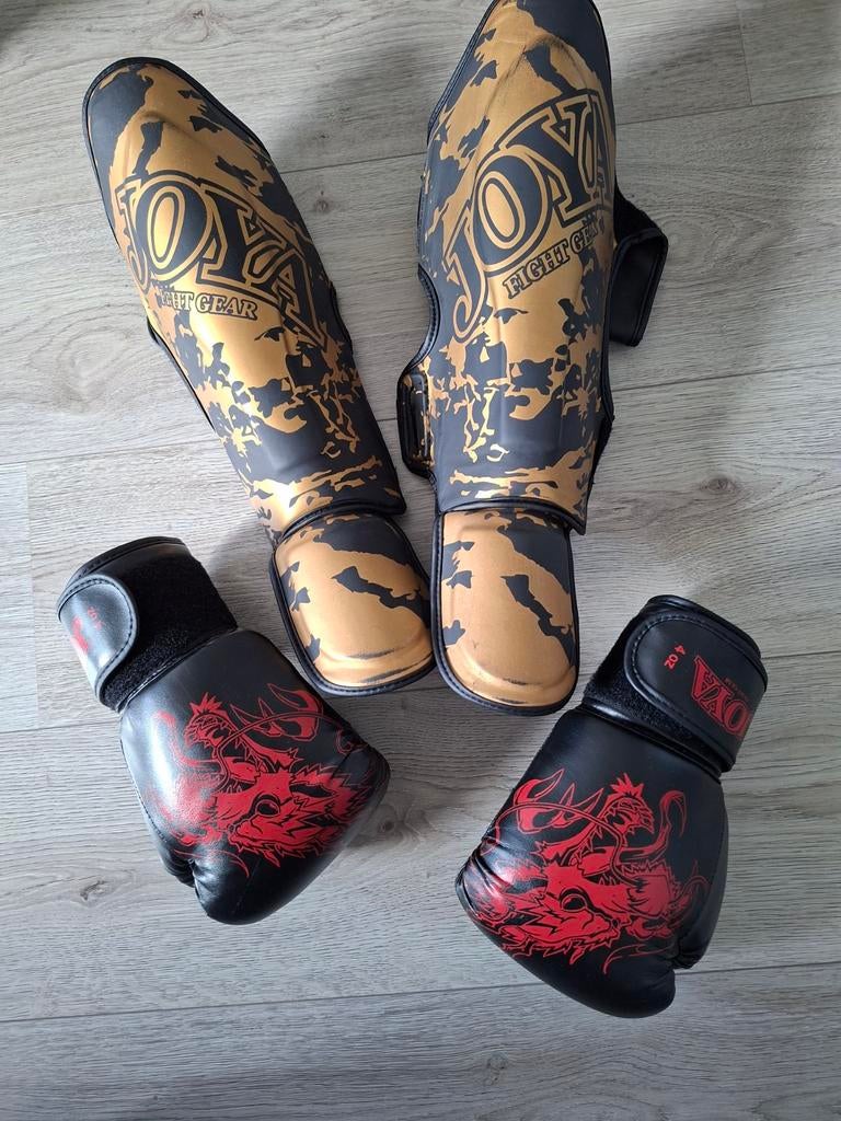 Kickboks set, handschoenen en scheenbeschermers voor kids, Ophalen of Verzenden, Zo goed als nieuw, Bokshandschoenen