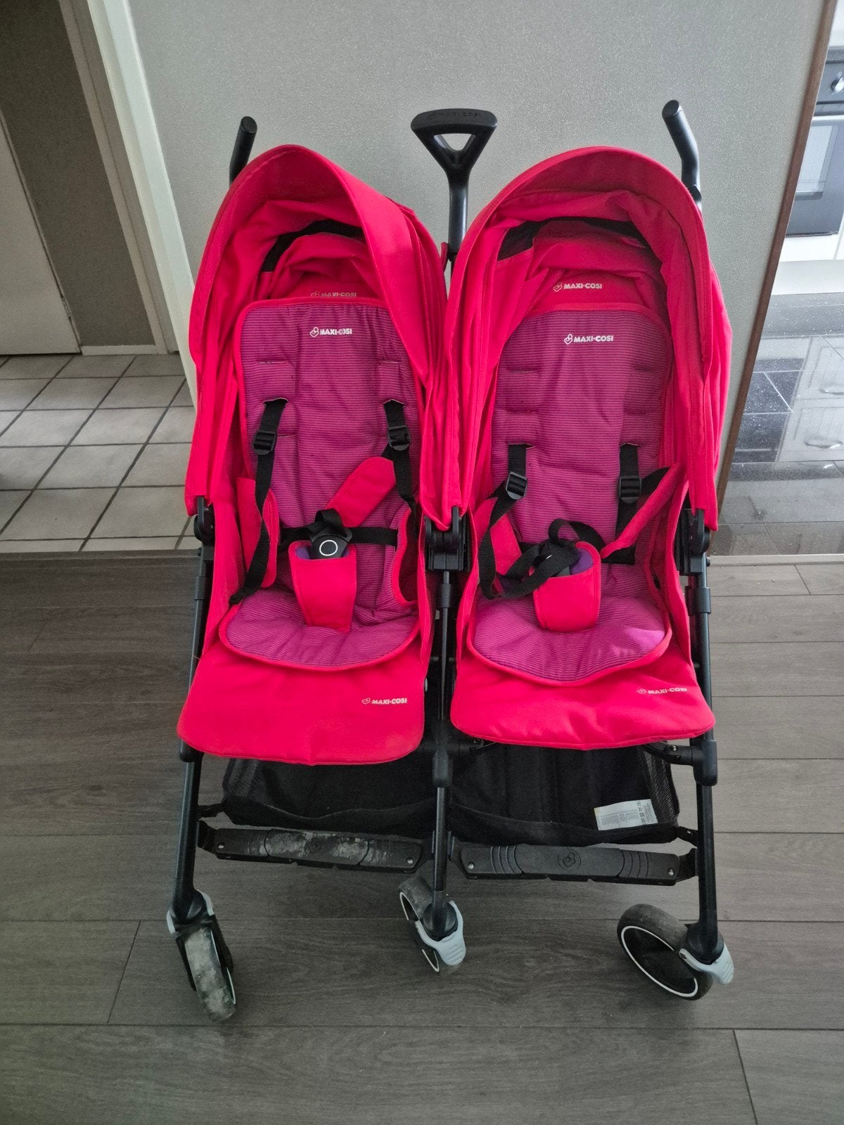 Maxi-Cosi Dana For2 Duowagen met baby nestje en regenhoes, Ophalen, Zo goed als nieuw, Maxi-Cosi, Duowagen