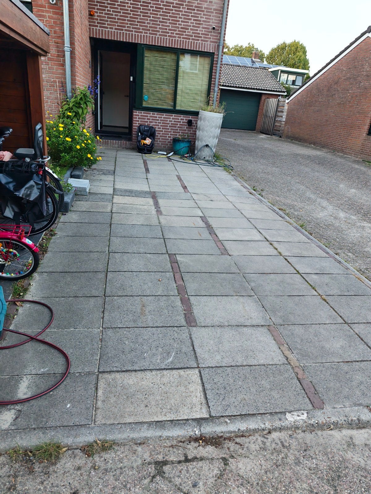 Oprit tegels ruim 24m2, Ophalen, Gebruikt, Beton, Terrastegels