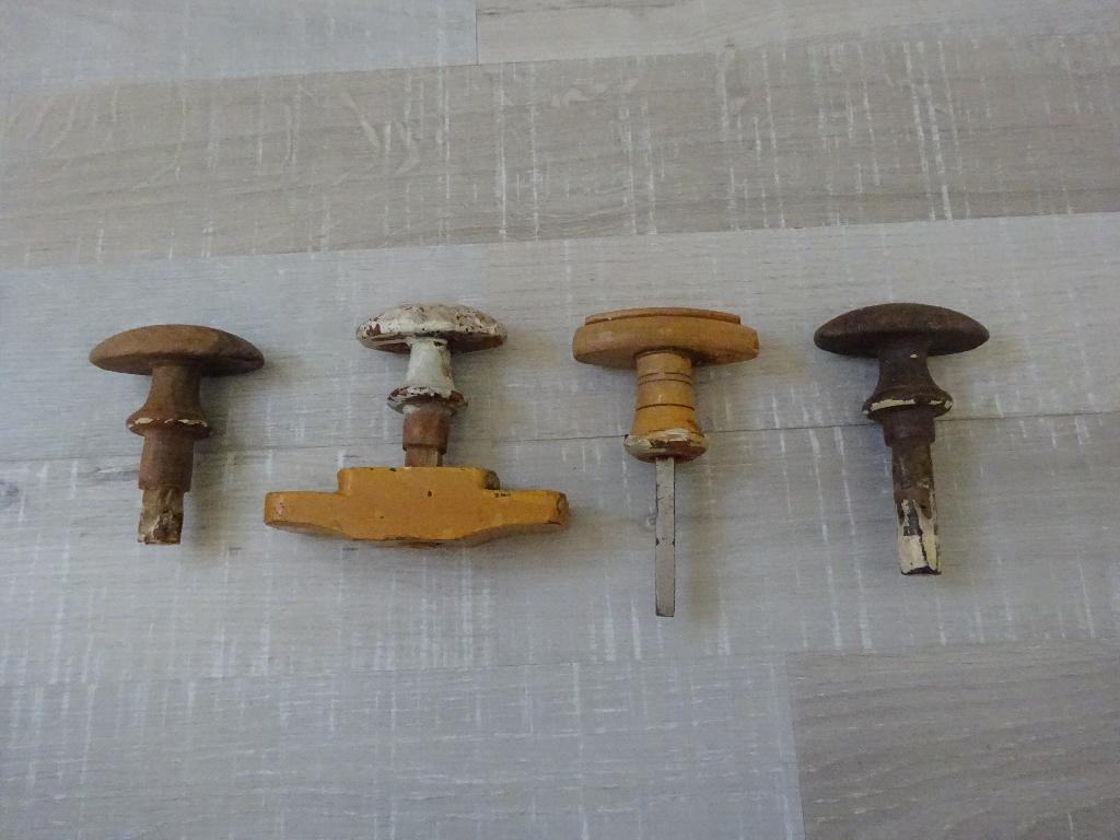4 OUDE HOUTEN DEURKRUKKEN, Doe-het-zelf en Verbouw, Hang- en Sluitwerk, Ophalen of Verzenden, Gebruikt, Koper of Messing, Klink of Kruk
