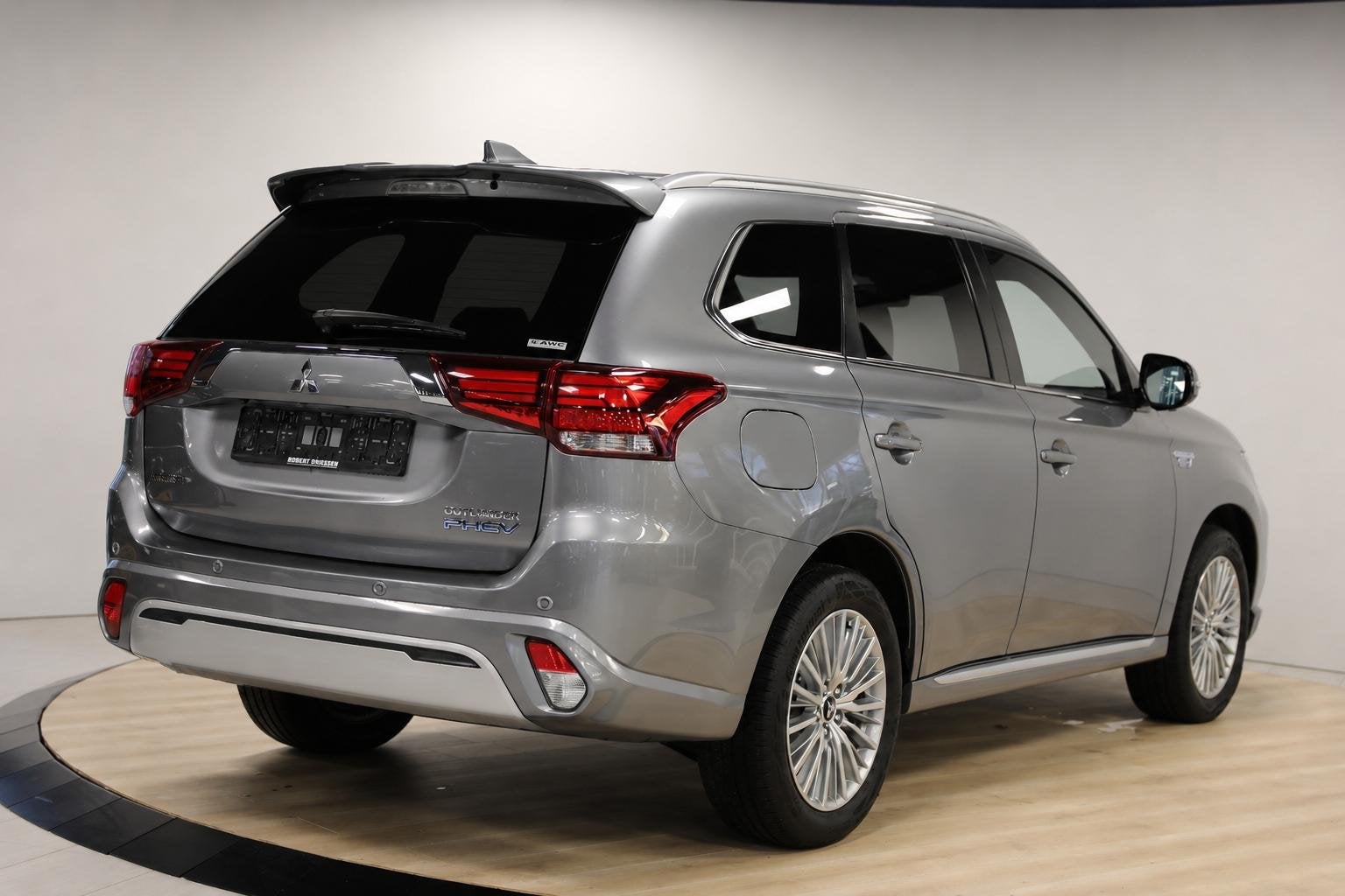 Mitsubishi Outlander 2.4 PHEV Instyle | Schuif- Kanteldak |, Automaat, Euro 6, 4 cilinders, 1865 kg