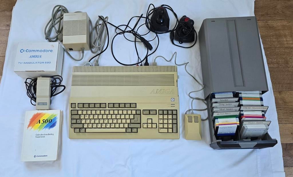 Commodore Amiga 500 Compleet met Accessoires en Games, Spelcomputers en Games, Spelcomputers | Atari, Overige modellen, Met 2 controllers