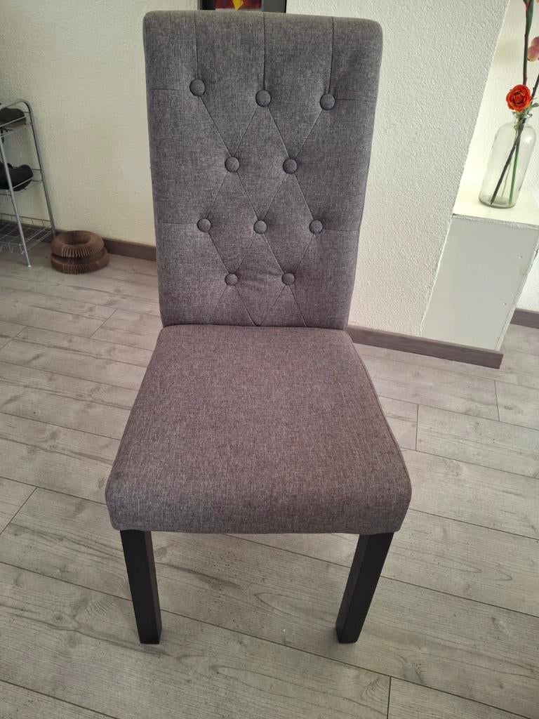 4 grijze eetkamerstoelen met knopen, Gebruikt, Ophalen of Verzenden, Vier, Klassiek, Modern
