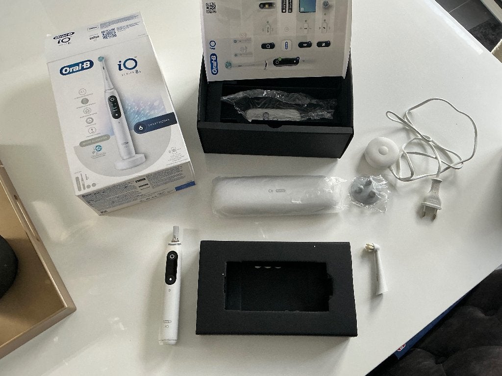 Oral B  io Series 8, Ophalen of Verzenden, Gebruikt, Tandenborstel