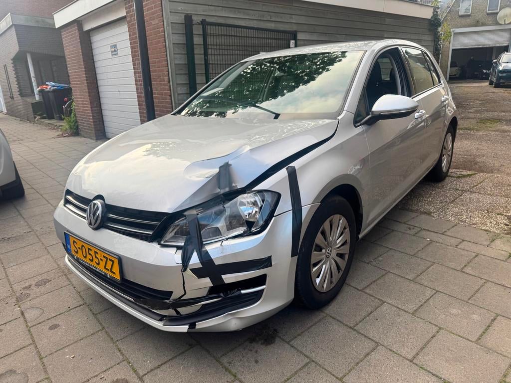 Volkswagen Golf 1.2 TSI Trendline 5deurs schadeauto!, Volkswagen, Handgeschakeld, Zilver of Grijs, Benzine