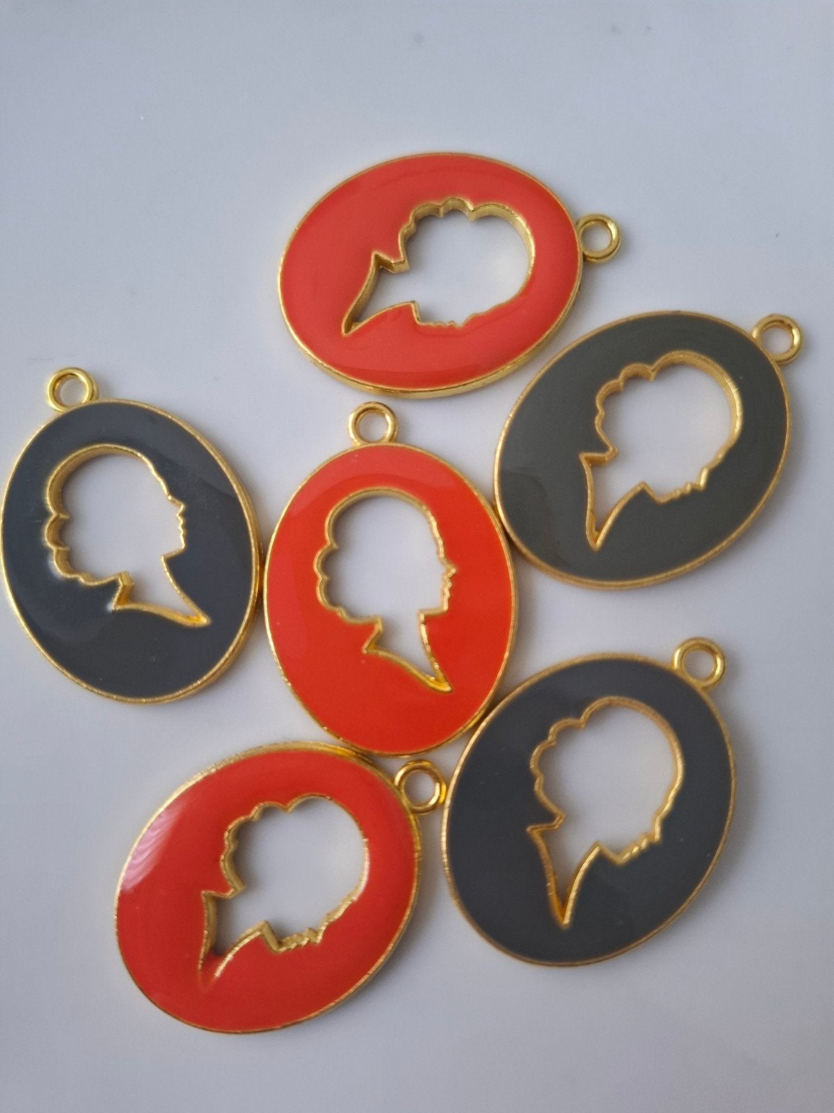 6 stuks hangers bedels metaal grijs rood goud, Sieraden, Tassen en Uiterlijk, Kettinghangers, Overige materialen, -, -, Nieuw