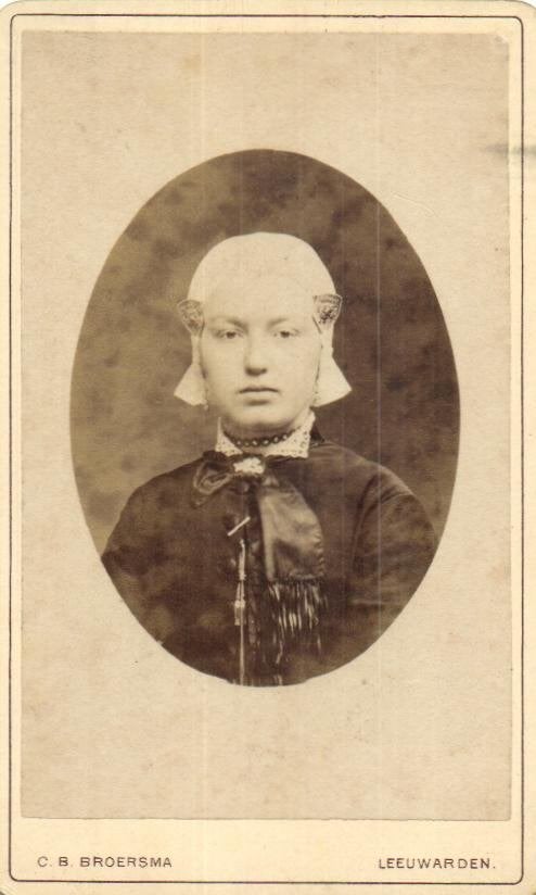 CDV - C.B. Broersma -Nieuwe Stad K 93 -Leeuwarden - Oorijzer, Gebruikt, Verzenden, Foto, Klederdracht