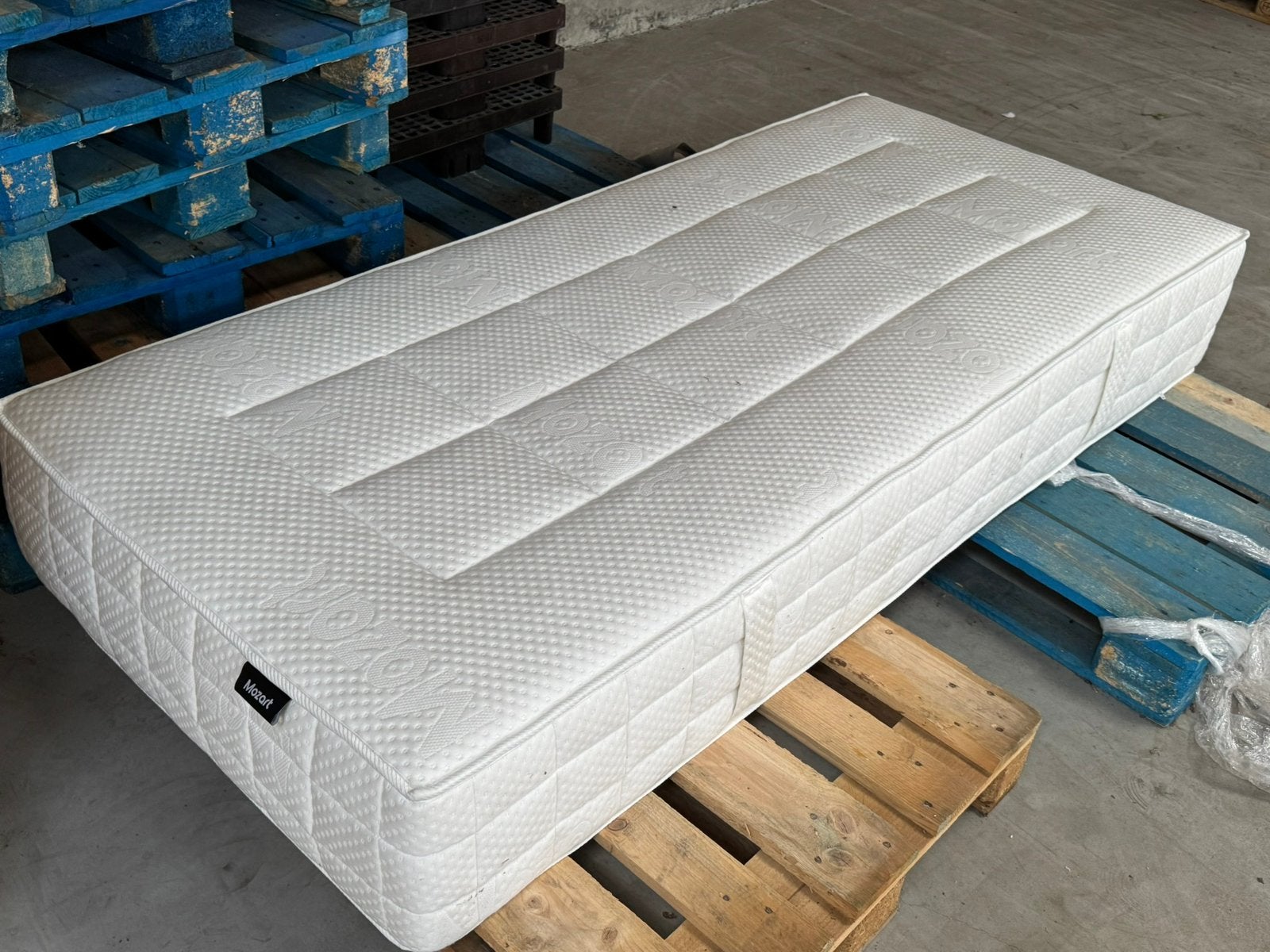 Showroom Matras new 1800,- 90x200, Ophalen, 90 cm, Eenpersoons, Wit