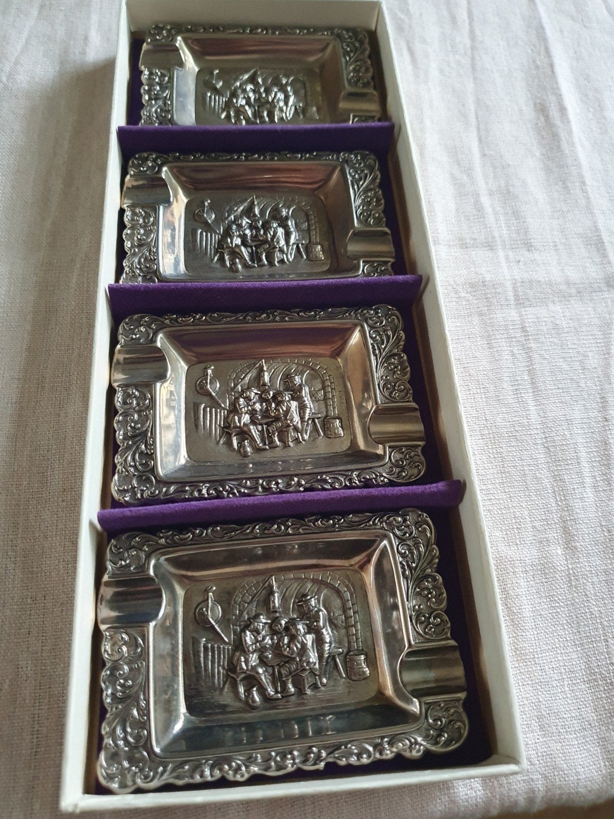 Set van 4 vintage verzilverde asbakken met reliëf, Ophalen of Verzenden