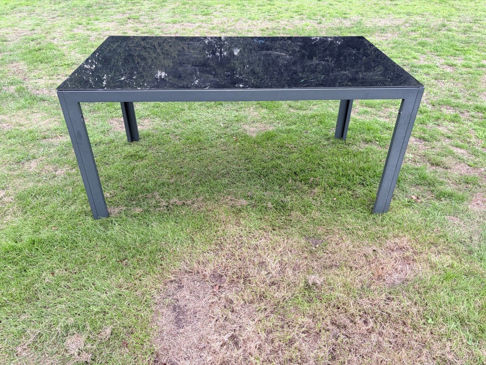 Gratis af te halen: Tuintafel met glazen blad, Tuin en Terras, Ophalen of Verzenden, Gebruikt, Rechthoekig, Metaal