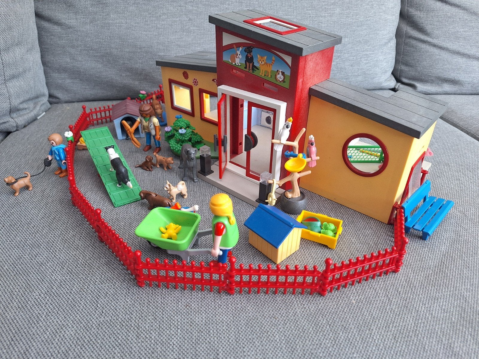 Playmobil My Life Dierenpension 50YR - Set 71599, Gebouw, Complete set, Ophalen of Verzenden, Zo goed als nieuw