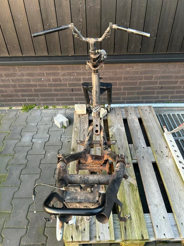 Peugeot Vivacity frame met wok, voorvork, stuur, schokbreker, Fietsen en Brommers, Brommeronderdelen | Scooters, Ophalen of Verzenden