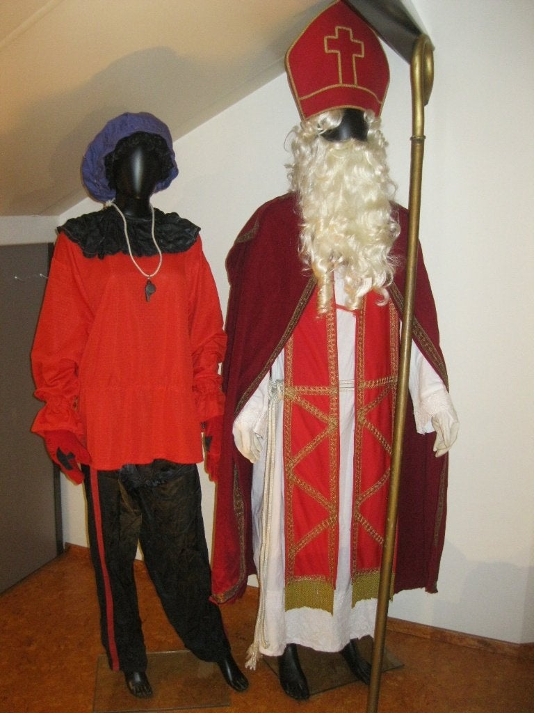Sinterklaas kostuum en pietenpak, Ophalen, Gebruikt