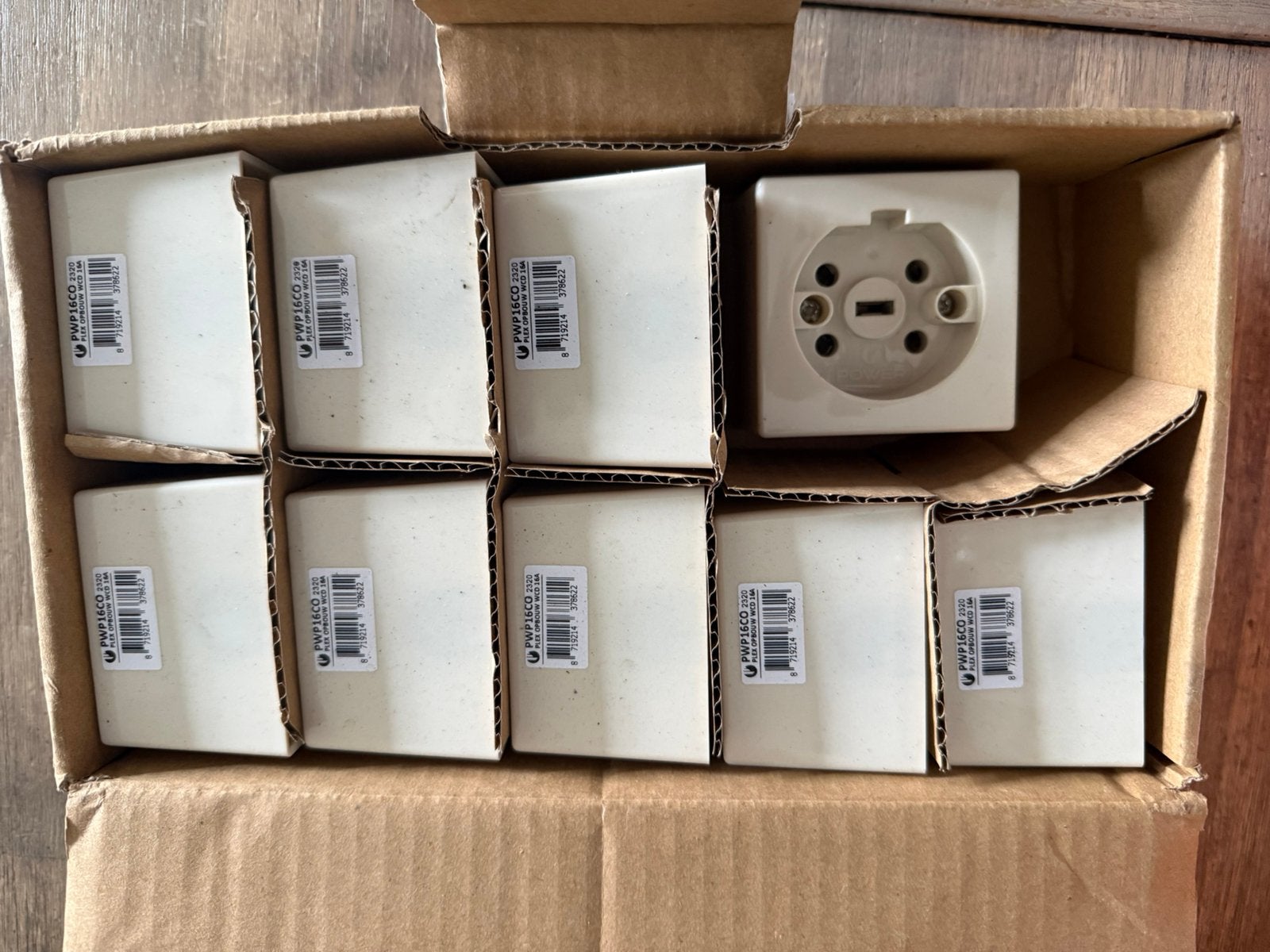 9x Opbouw Wandcontactdoos 16A – Nieuw in doos – Partij, Doe-het-zelf en Verbouw, Elektra en Kabels, Ophalen, Zo goed als nieuw