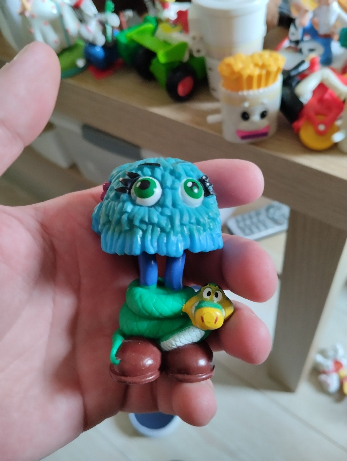 McDonald's Happy Meal figuur: Blauw monster met slang, Ophalen of Verzenden