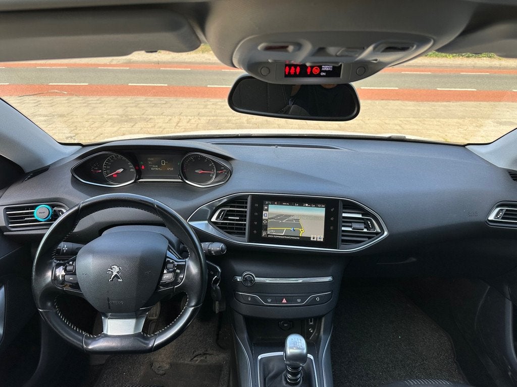 Peugeot 308 SW 1.2 PureTech Blue Lease Premium / Pano / Navi, Voorwielaandrijving, Stof, 1199 cc, Wit