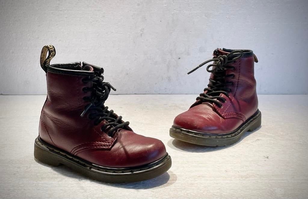 Dr. Martens Airwair Brooklee kinder schoenen rood 26, Jongen of Meisje, Schoenen, Ophalen of Verzenden, Zo goed als nieuw