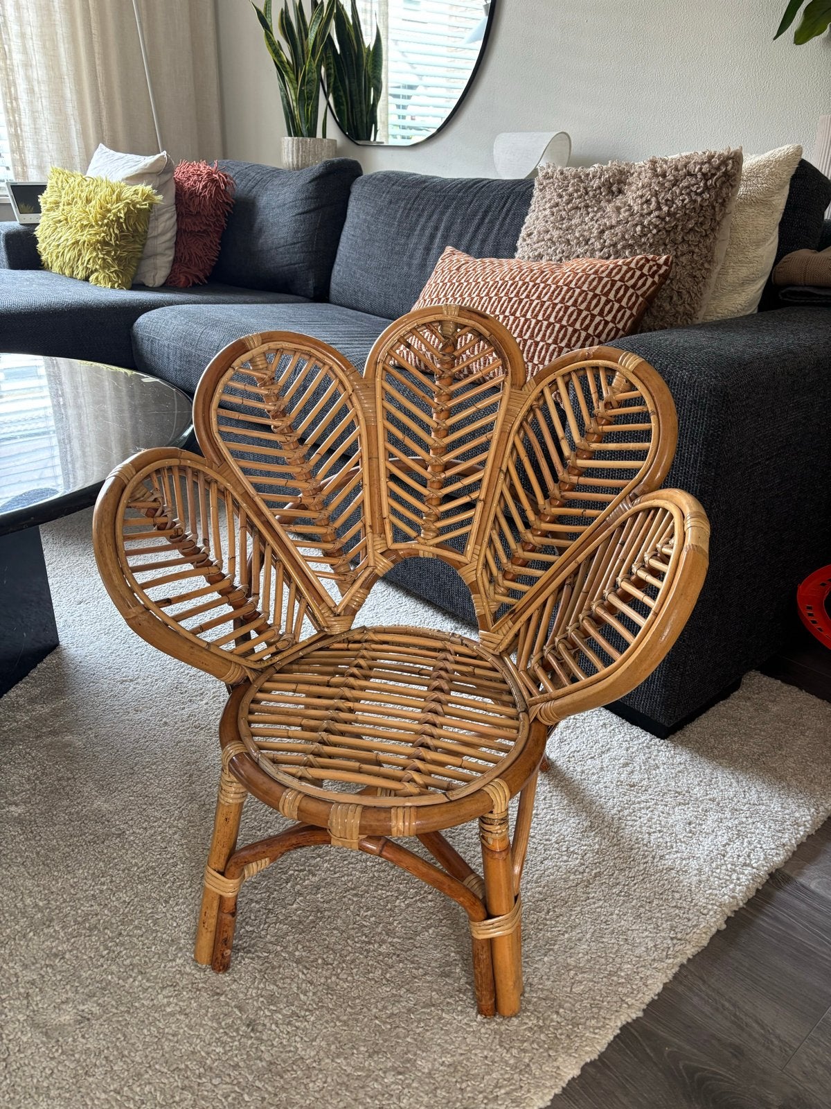 Unieke rotan kinder bloemstoel - perfect voor kinderkamer, Kinderen en Baby's, Kinderkamer | Tafels en Stoelen, Ophalen, Zo goed als nieuw