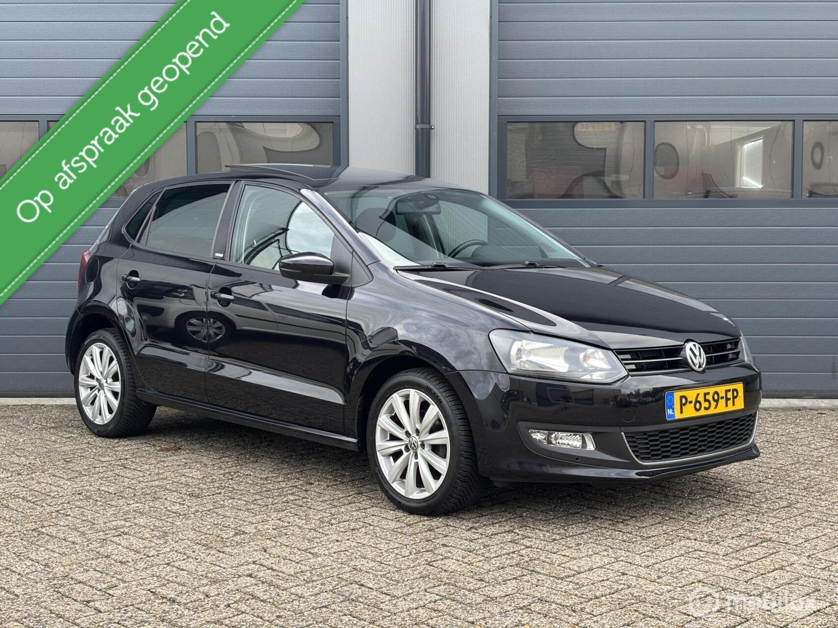 Volkswagen Polo 1.2 TSI Sportieve Style Uitvoering, Voorwielaandrijving, Euro 5, 40 €/maand, Zwart