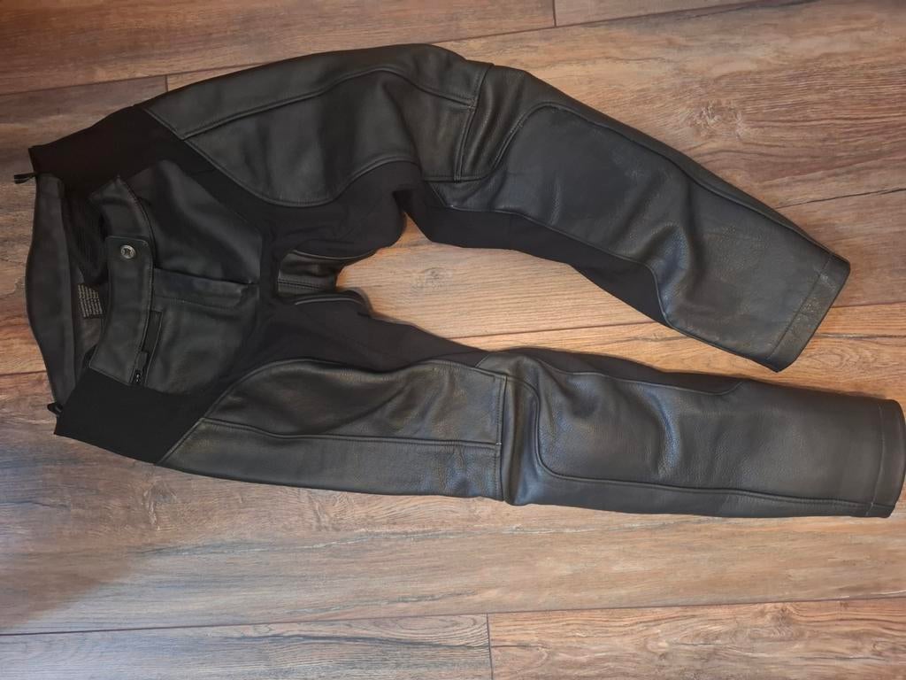 Nieuwe leren dames motorbroek met stretchpanelen. Maat M., Ophalen, Broek | leer, Tweedehands, Heren