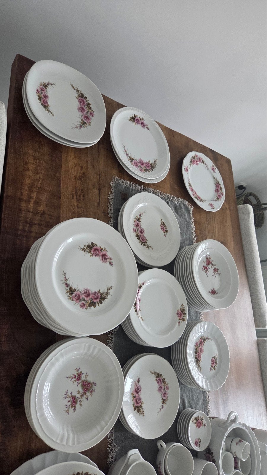 Prachtig servies met rozenmotief - Compleet en elegant, Ophalen