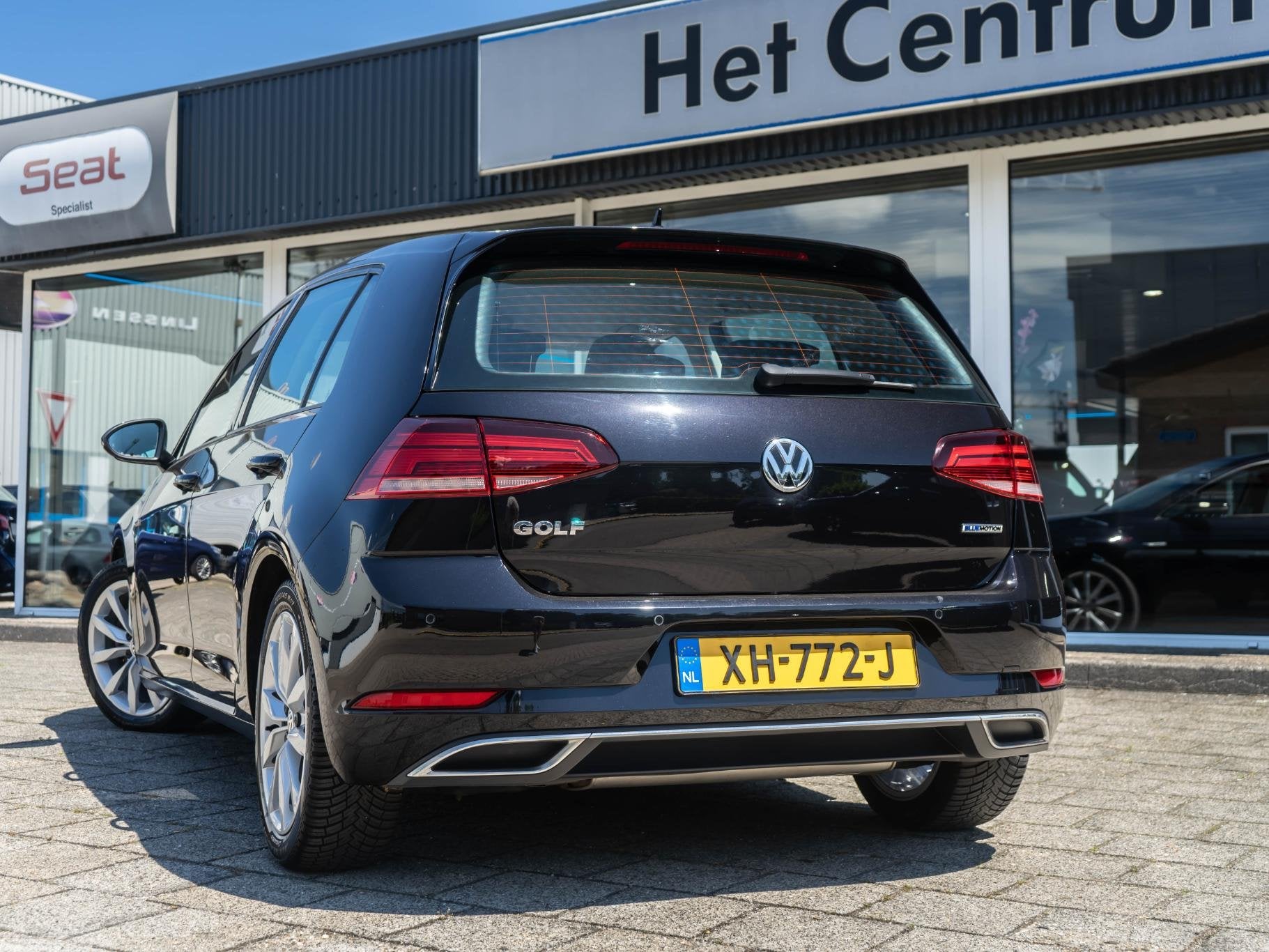 Volkswagen Golf 1.5 TSI Highline carplay - alcantara - dig., Auto's, 4 cilinders, Zwart, Origineel Nederlands, Bedrijf
