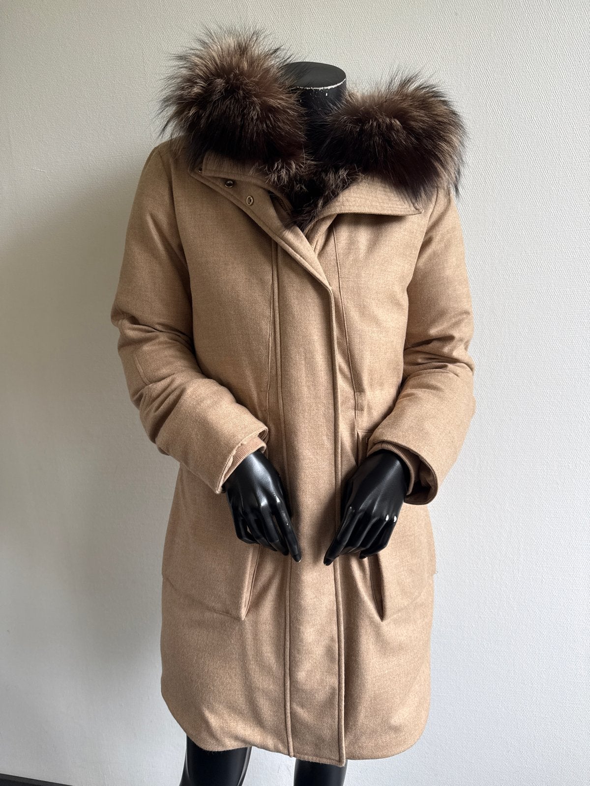 Woolrich John Rich & Bros. Winterjas met bontkraag - Maat M, Ophalen of Verzenden, Zo goed als nieuw, Maat 38/40 (M), Beige