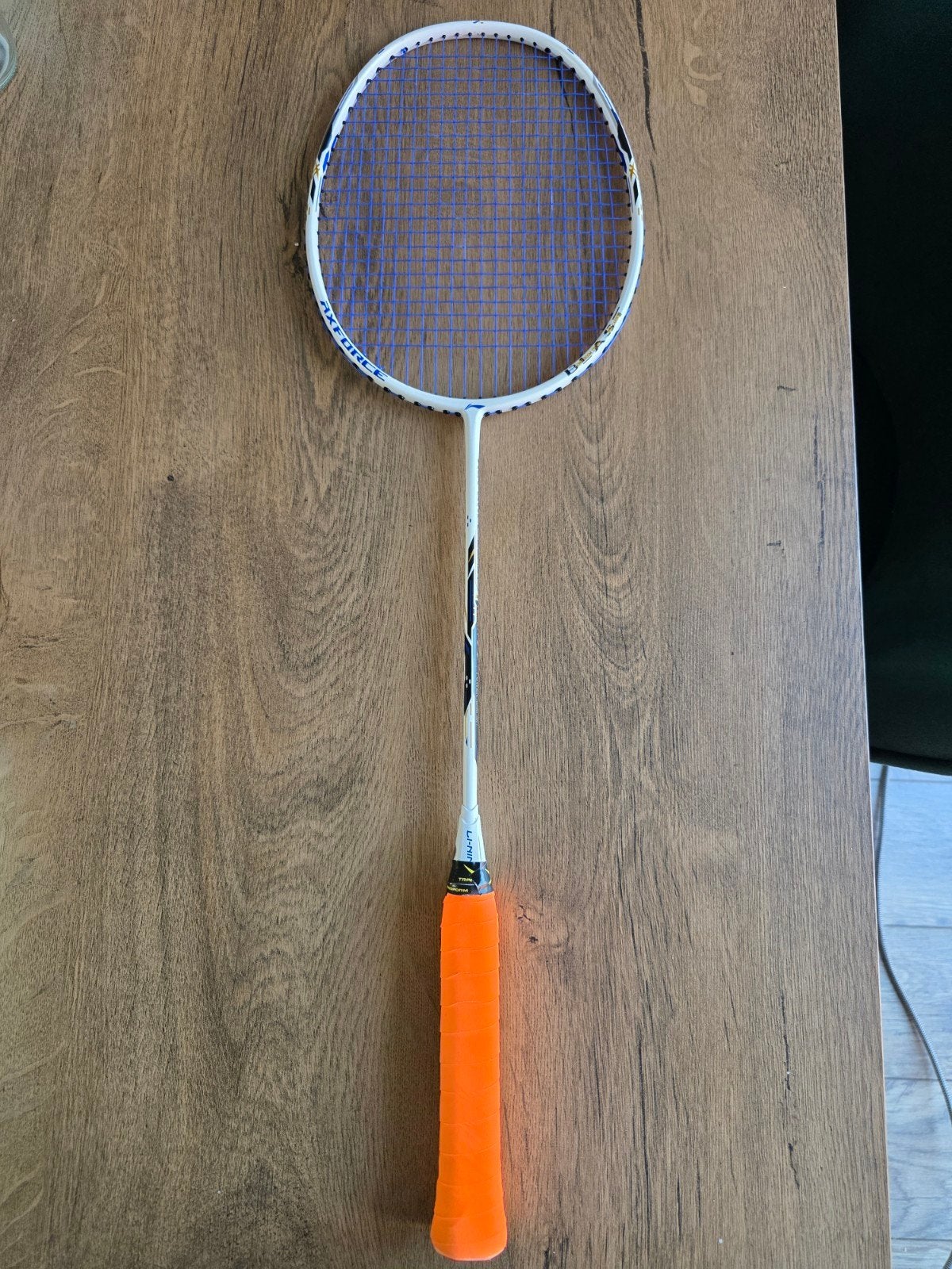 Li-ning Axforce Blast 4u Badminton racket + BG 65 Titanium, Ophalen, Zo goed als nieuw, Racket(s)