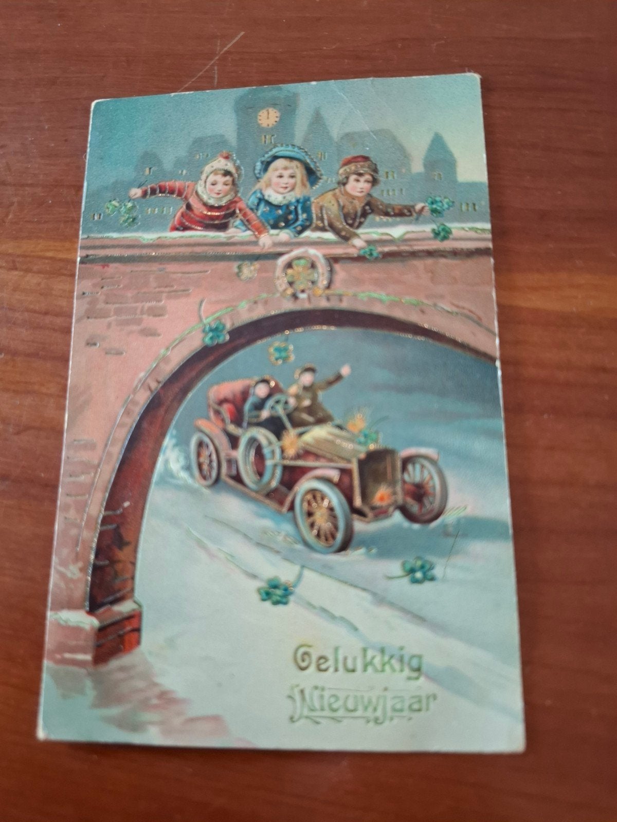 Antieke Nieuwjaarskaart met auto en kinderen klavertjes, Ophalen of Verzenden, Voor 1920, Gelopen, Feest(dag)
