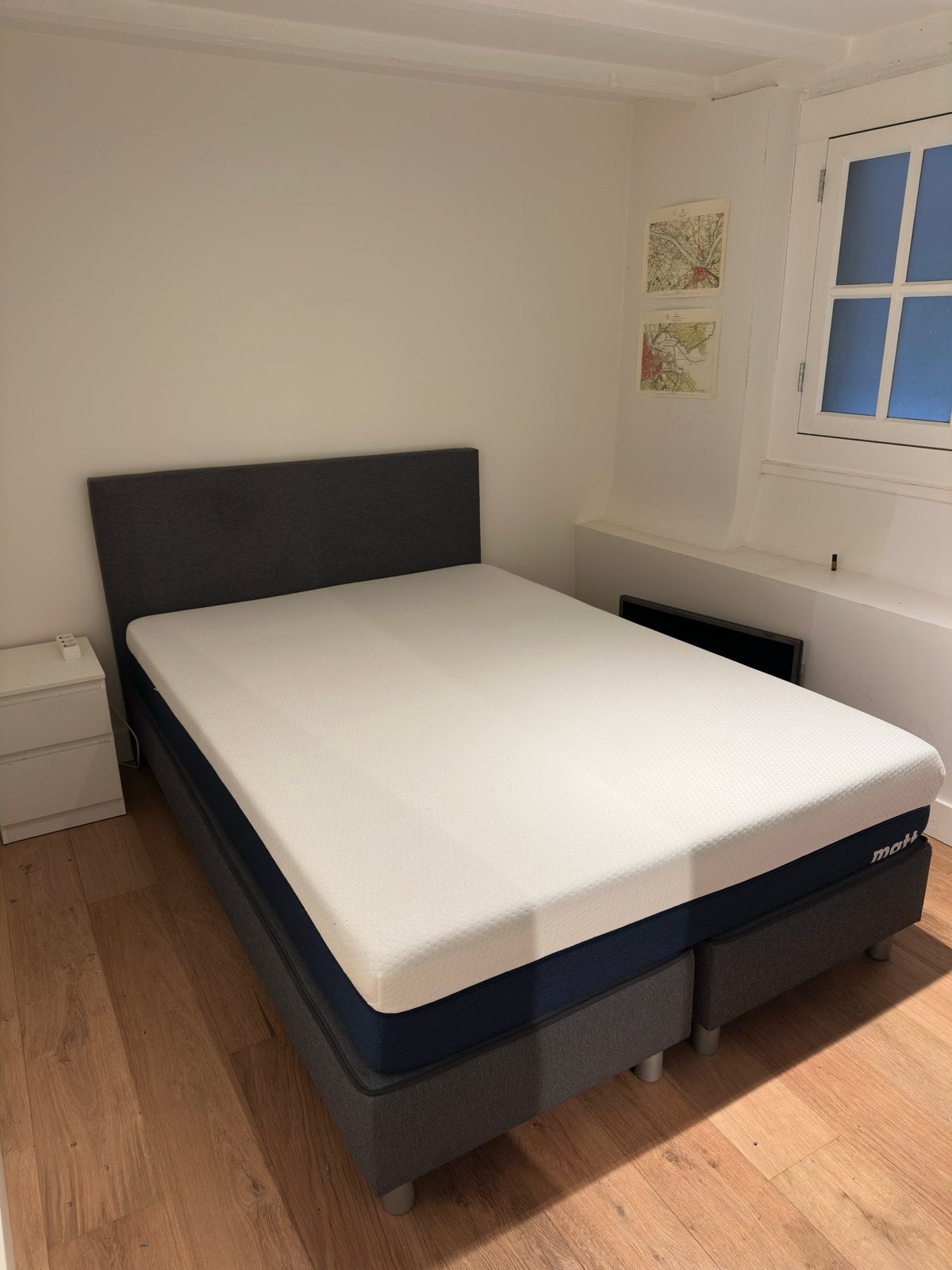 Tweepersoons boxspring 140cm met Matt Sleeps matras, Ophalen, Tweepersoons, 140 cm, Zo goed als nieuw