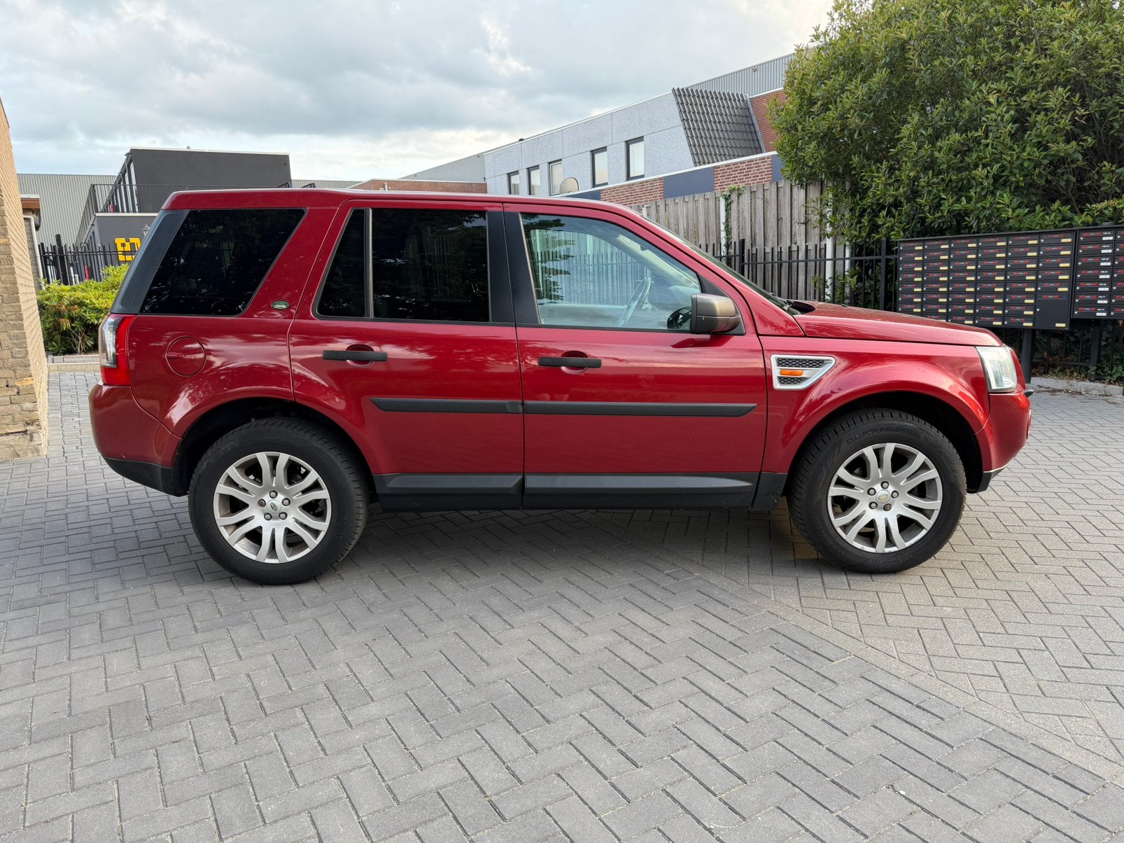 Te koop Land Rover Freelander 2.2 TD4 AUT 4x4! 2008 Rood, Automaat, 3000 kg, Zwart, 4 cilinders