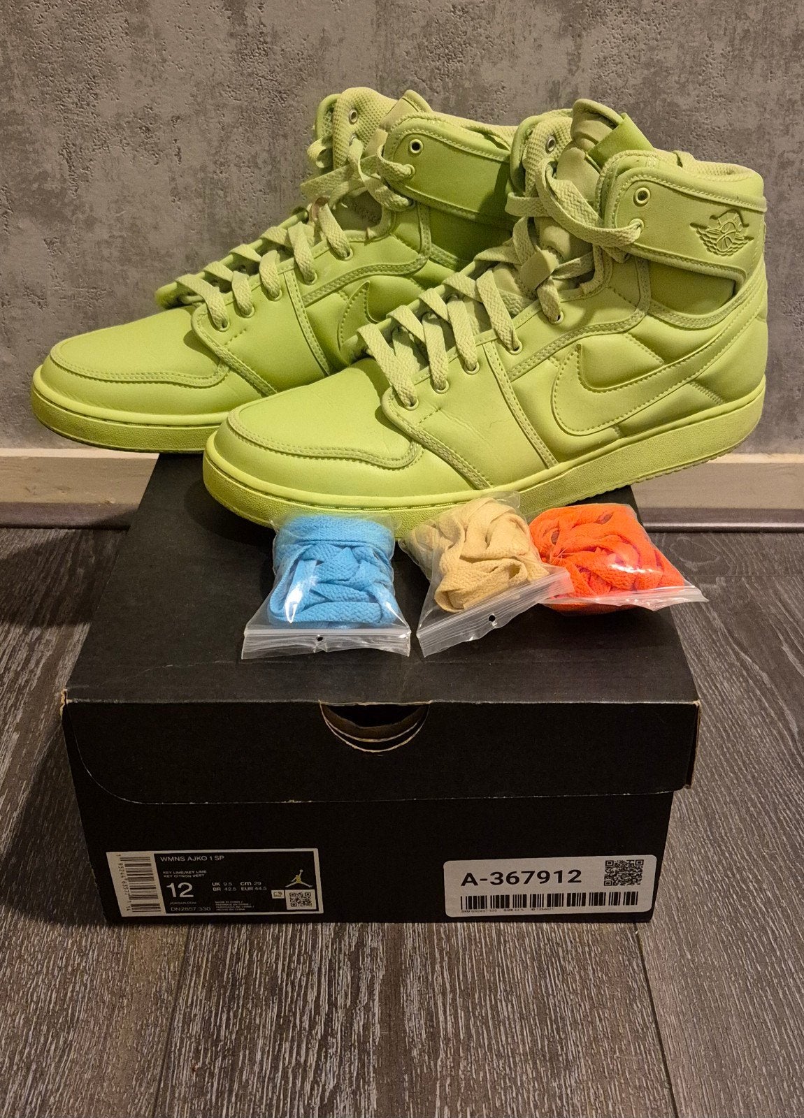 Billie Eilish Ghost Green Jordan 1 Retro AJKO, Kleding | Heren, Ophalen, Zo goed als nieuw, Overige kleuren